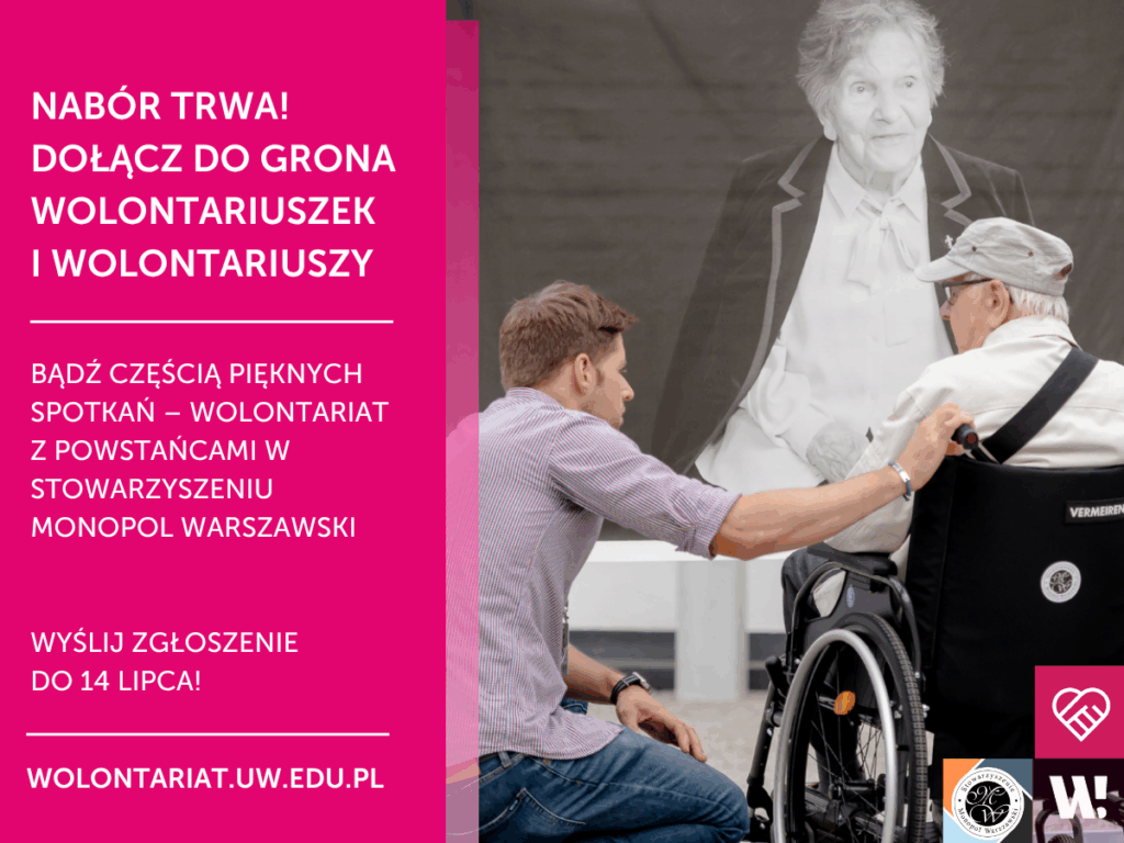 Grafika promująca nabór wolontariuszy dla Stowarzyszenia Monopol Warszawski ze zdjęciem młodego mężczyzny klęczącego obok seniora siedzącego na wózku - obaj oglądają zdjęcie na wystawie w muzeum. Informacje z grafiki znajdują się w treści ogłoszenia.